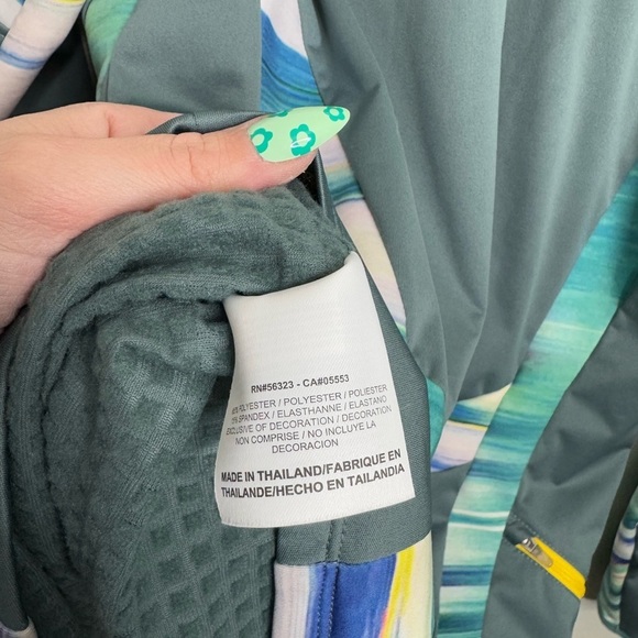 Nike Live Strong Dri-FIT Full-Zip Jacket – Size Medium - Picture 6 of 7